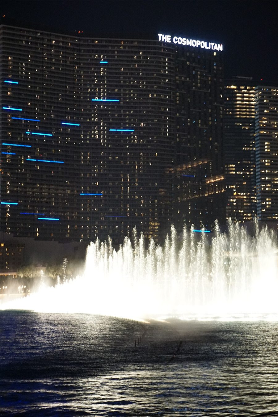 The Fountains of Bellagio performing at night
