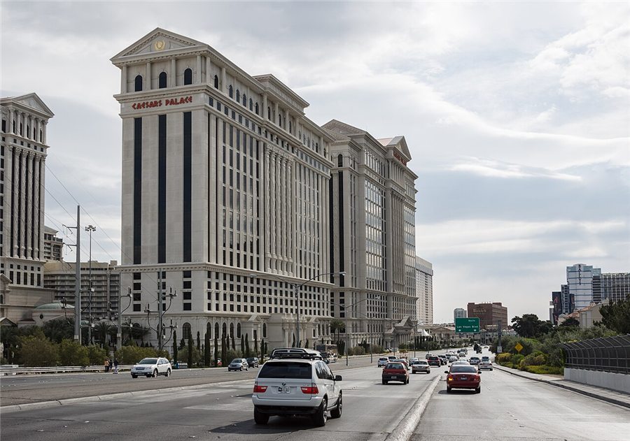 The entrance and fountains of Caesars Palace, Las Vegas